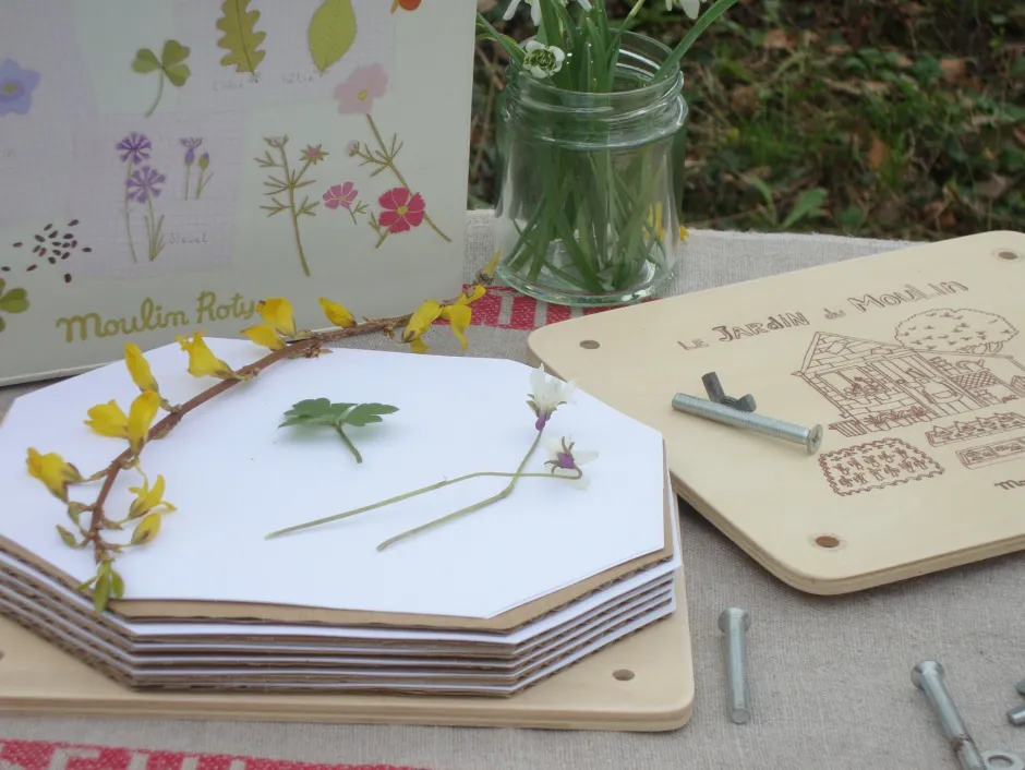 Cottontails Baby Craft & Stickers|Garden & Nature*Moulin Roty Wooden Flower Press